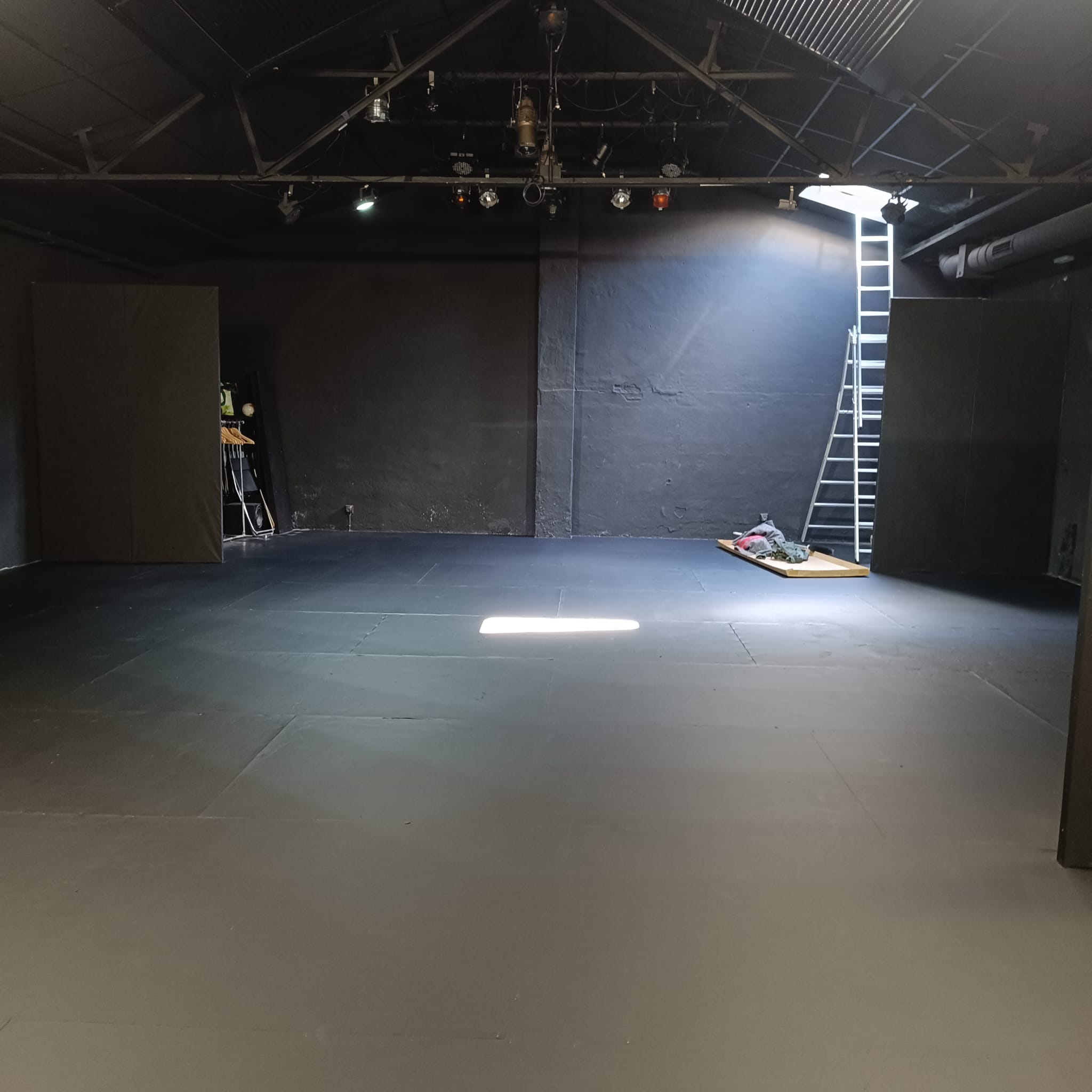 panorámica sala grande-elatrio-madrid Residencias artísticas sala grande